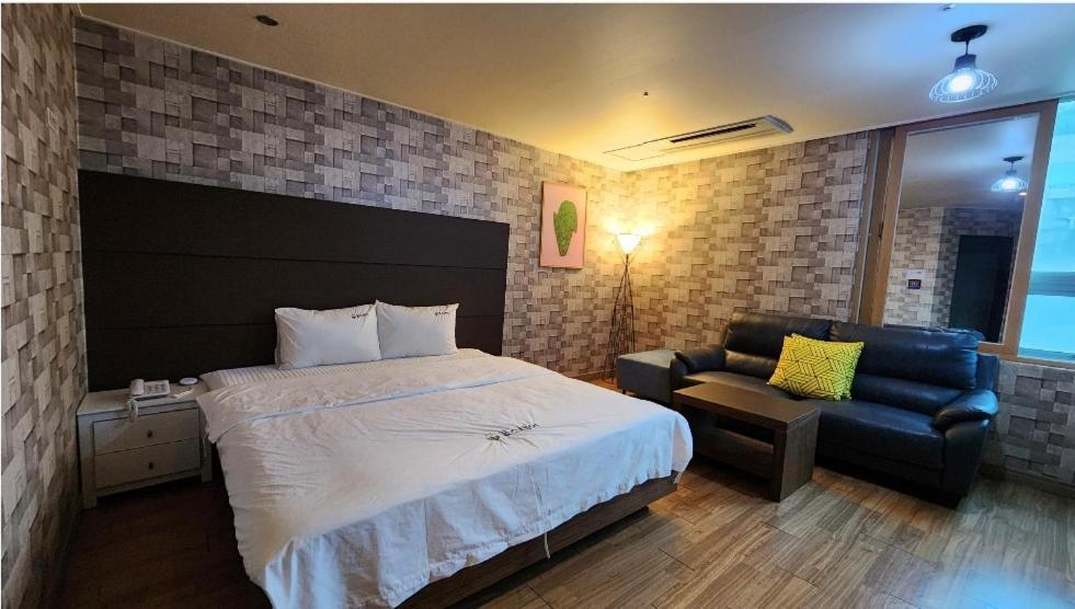 Gimhae Business Hotel K ภายนอก รูปภาพ