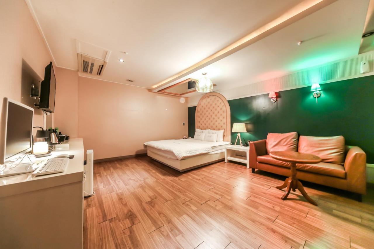 Gimhae Business Hotel K ภายนอก รูปภาพ